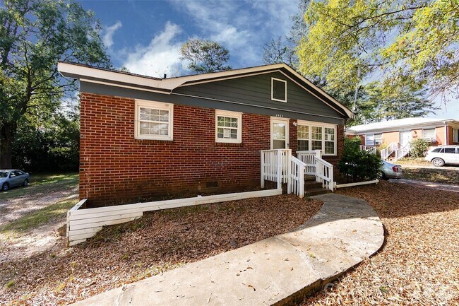 Building Photo - 3427 Meredith Ave