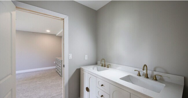 Building Photo - 11202 S Sharons Ln