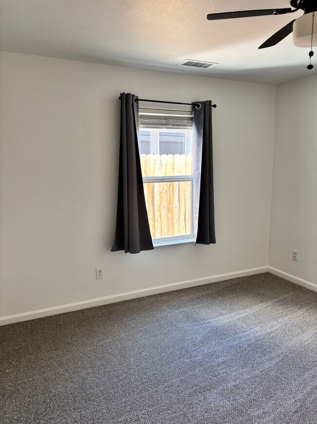 Building Photo - BEAUTIFUL, SPACIOUS,  4 BEDROOM, 2 BATHROO...