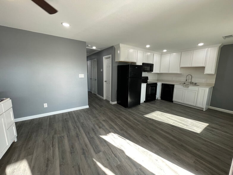 Building Photo - 501 S Front St