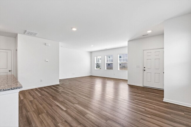 Building Photo - Charming 3BR End-Unit Townhome in Wake Forest!