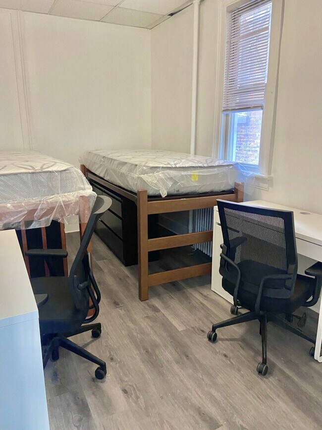 Building Photo - 414 Grand St