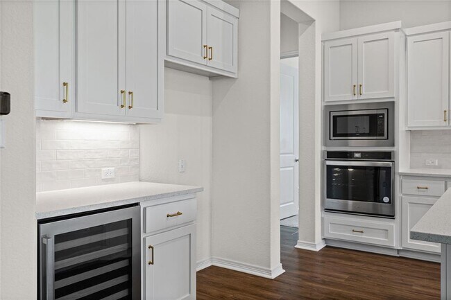 Building Photo - 1336 Academy Oaks Dr