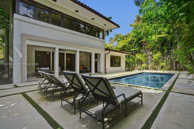 Building Photo - 5735 N Bay Rd