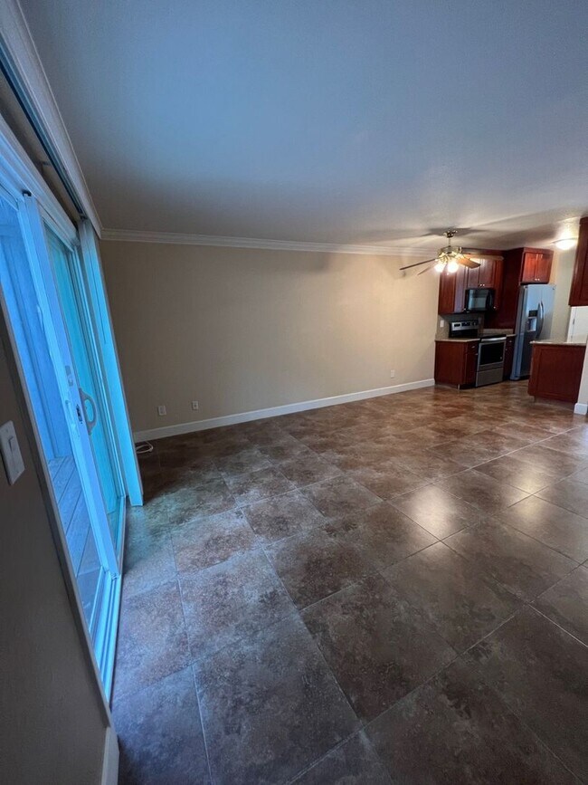 Building Photo - 2 Bedroom / 1 Bathroom Townhome in Bay Point