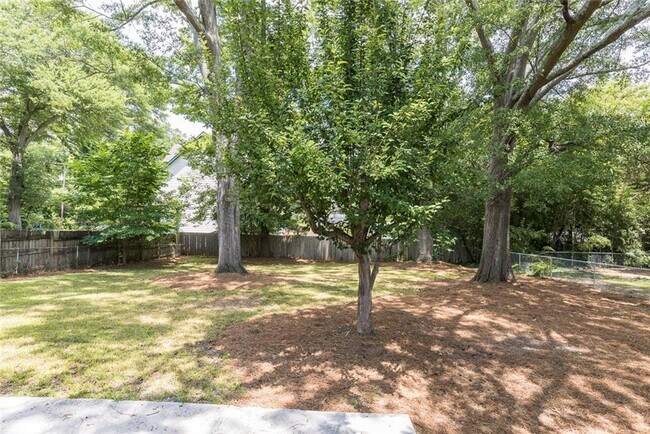 Building Photo - 3026 Brook Dr