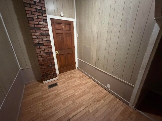 Building Photo - 12 Beard-S