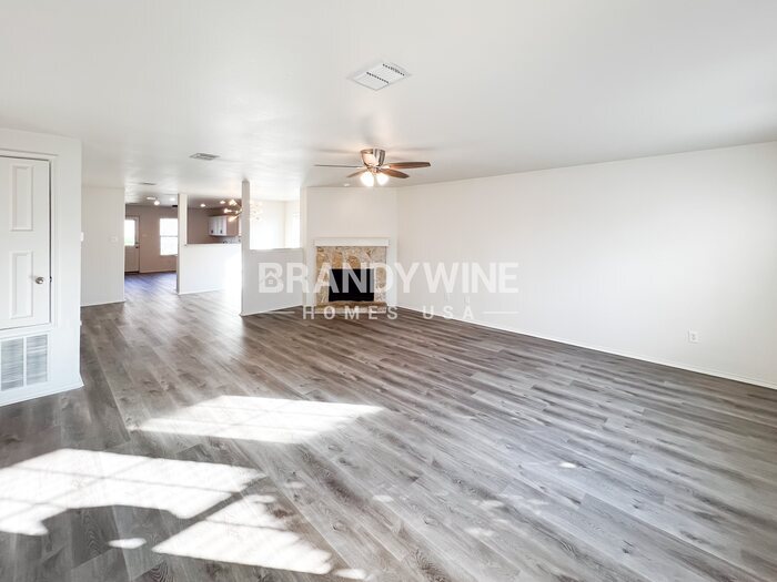 Building Photo - 523 Indian Paintbrush Dr