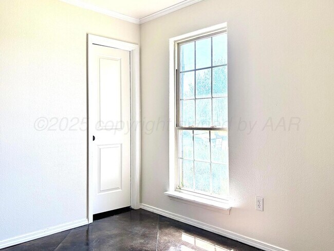 Building Photo - 4521 Pine St