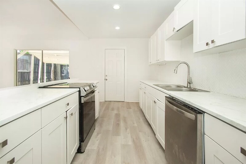 Building Photo - 3057 Dothan Ln