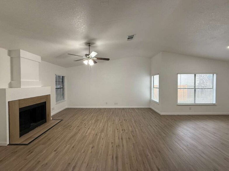 Building Photo - 5747 Hawaiian Sun Dr