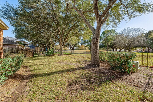 Building Photo - 21411 Willow Glade Dr