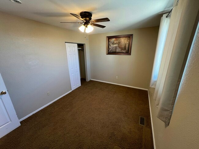 Building Photo - 3147 Skyview Ave