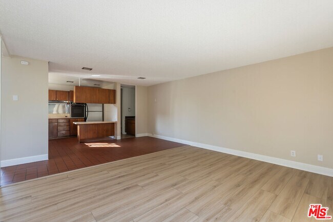 Building Photo - 4173 Del Mar Ave
