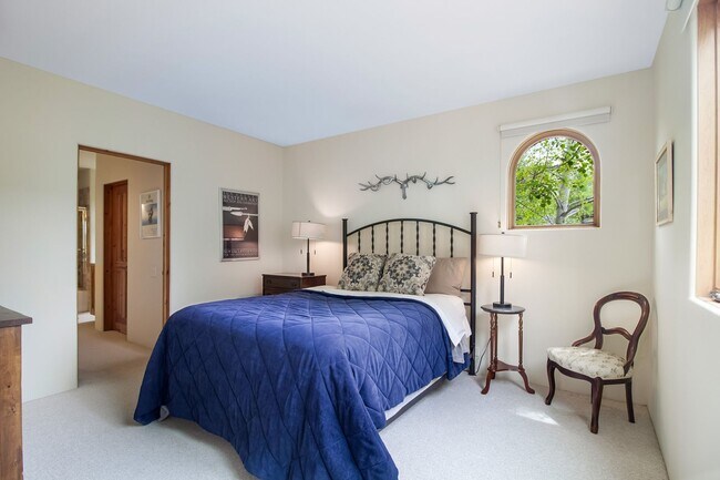 Building Photo - Sun Valley Home, Fully Furnished and Move-in Ready