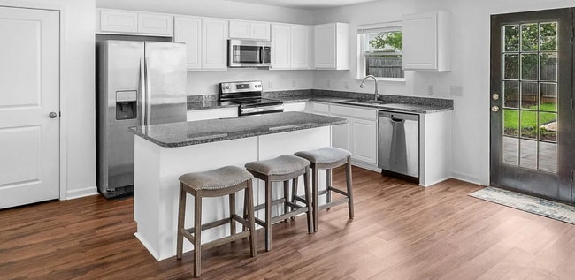 Building Photo - 113 Traditions Blvd
