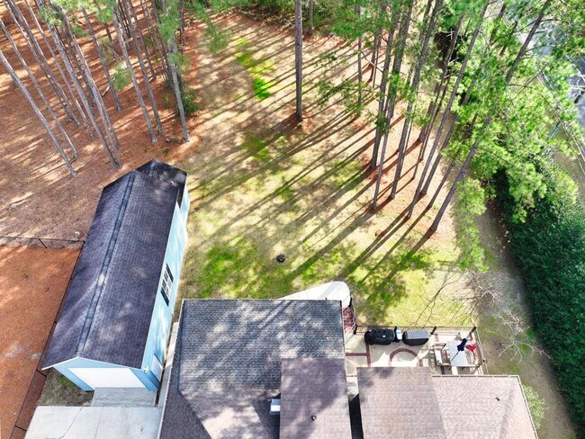 Building Photo - 100 Sweetbriar Lakes Dr