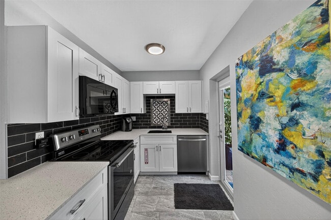 Building Photo - 305 NE 15th St