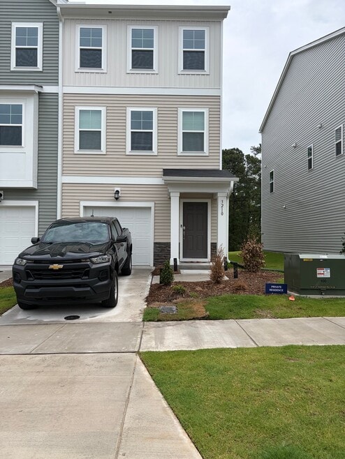 Building Photo - 3210 Gypsum Dr