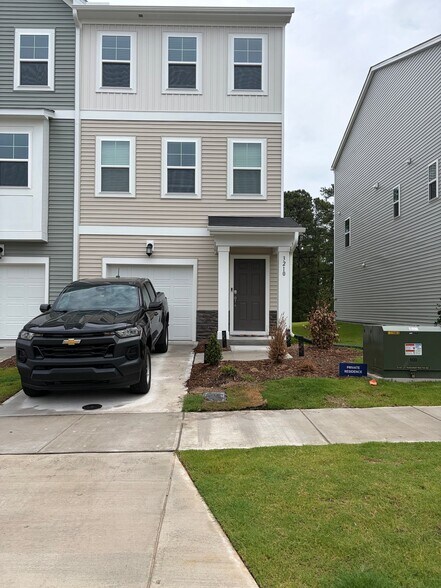 Building Photo - 3210 Gypsum Dr
