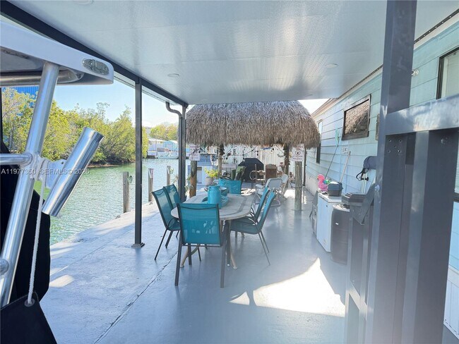 Building Photo - 212 Orchid St