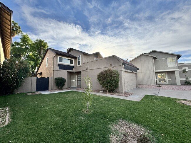 Primary Photo - Great 3 bedroom 2 bath culdesac lot with f...