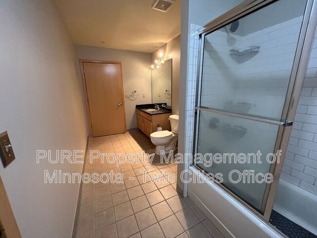 Building Photo - 521 S 7th St