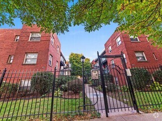 Building Photo - 7527 N Damen Ave