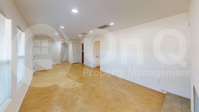 Building Photo - 216 E Waverly St