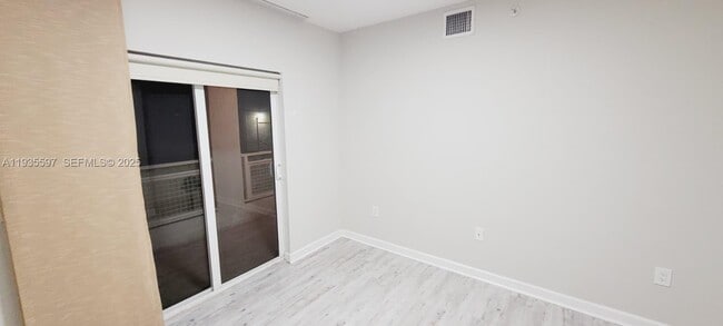 Building Photo - 471 NE 25th St