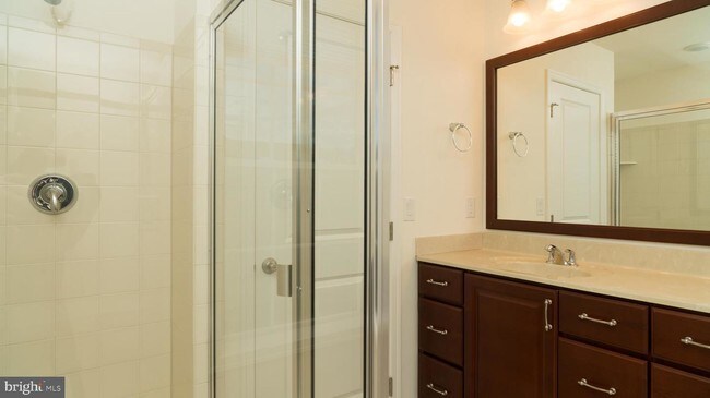 Building Photo - 2 PEACOCK Way