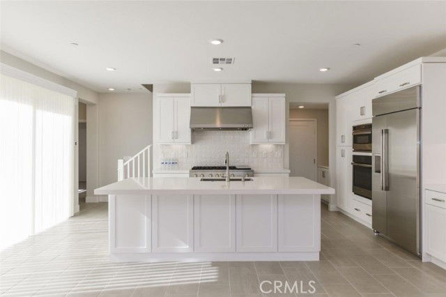 Building Photo - 132 Chorus