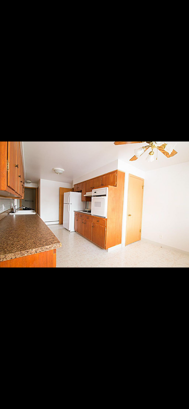 Kitchen - 3261 Yarrow St