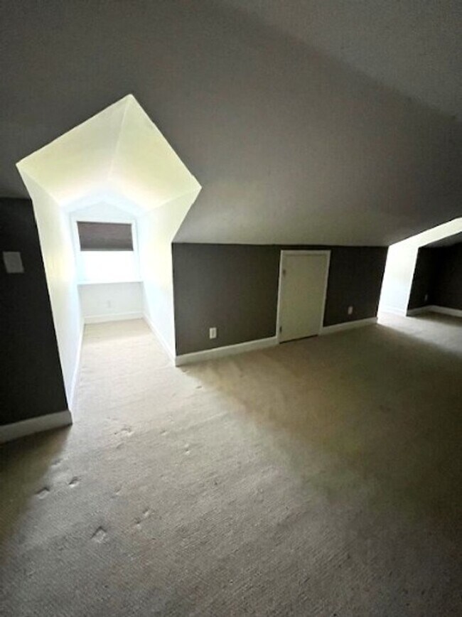 Building Photo - Luxury Ranch Living: Pool, Privacy & Premi...