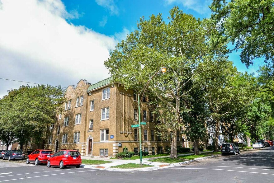 Primary Photo - 2111 W Ainslie St
