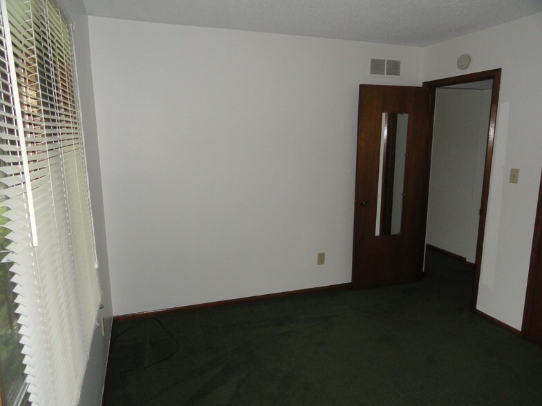 front bedroom - 1342 Pleasant View Dr