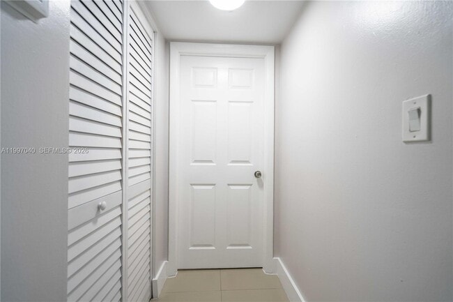 Building Photo - 1986 Biarritz Dr