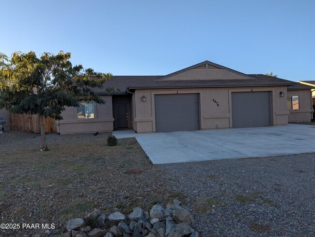 Primary Photo - 2976 N Yavapai Rd E