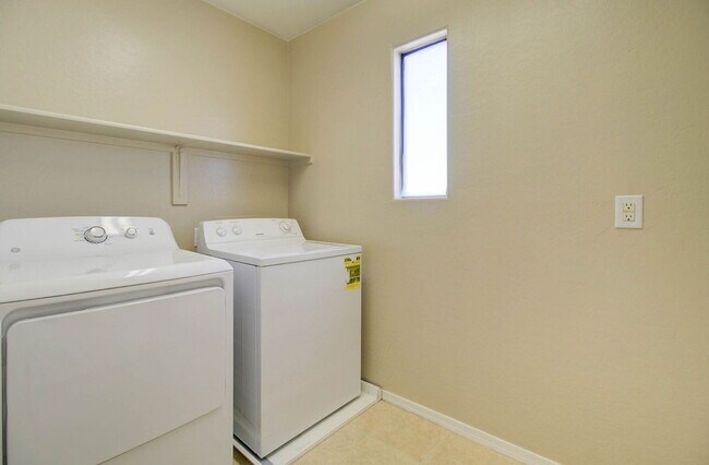 Building Photo - 17762 W Hearn Rd