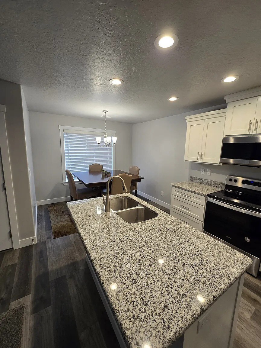 Building Photo - 2048 N 350 E