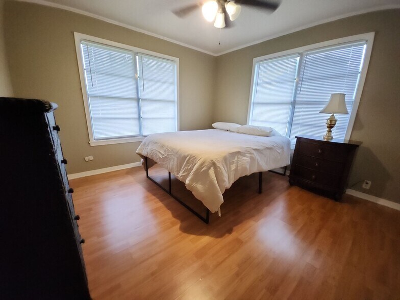 Building Photo - 701 Grigsby Ave