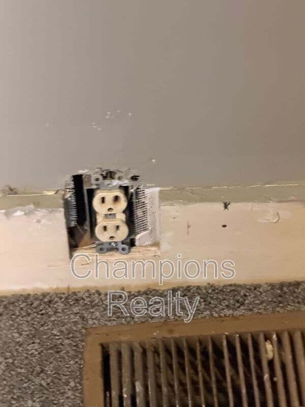 Building Photo - 2802 Pecan St