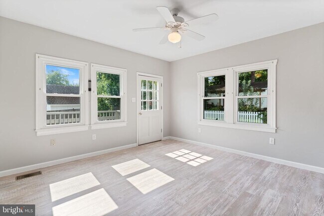 Building Photo - 4023 Poplar St