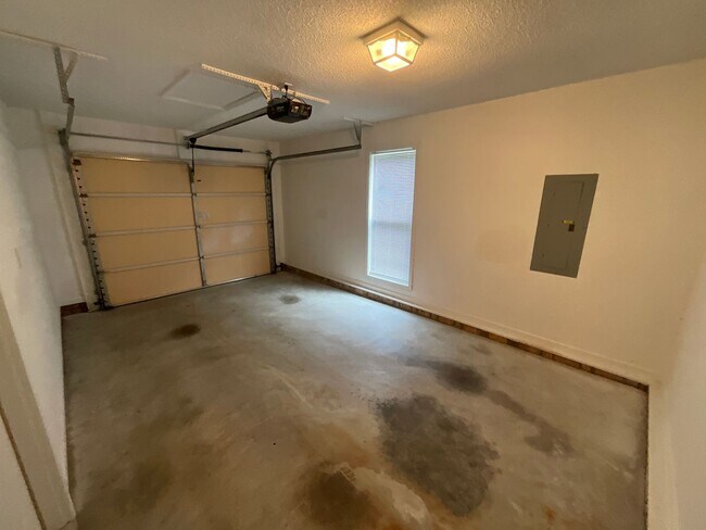 Building Photo - Ready to View! Updated 3/2 Home High Point...