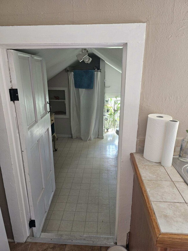 Building Photo - 1001 Kendall St