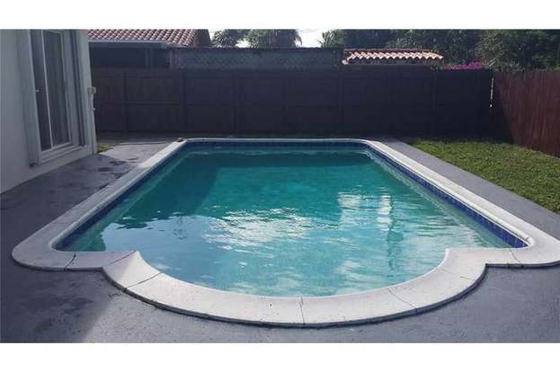 Building Photo - 20322 NE 14th Ct