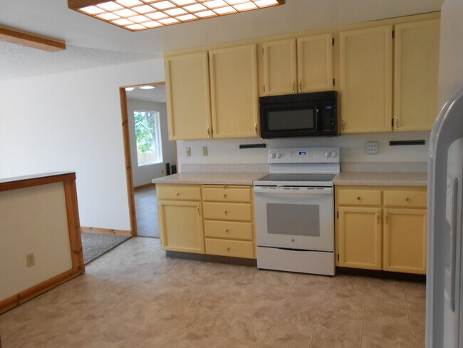 Building Photo - 61360 Keelally Ct