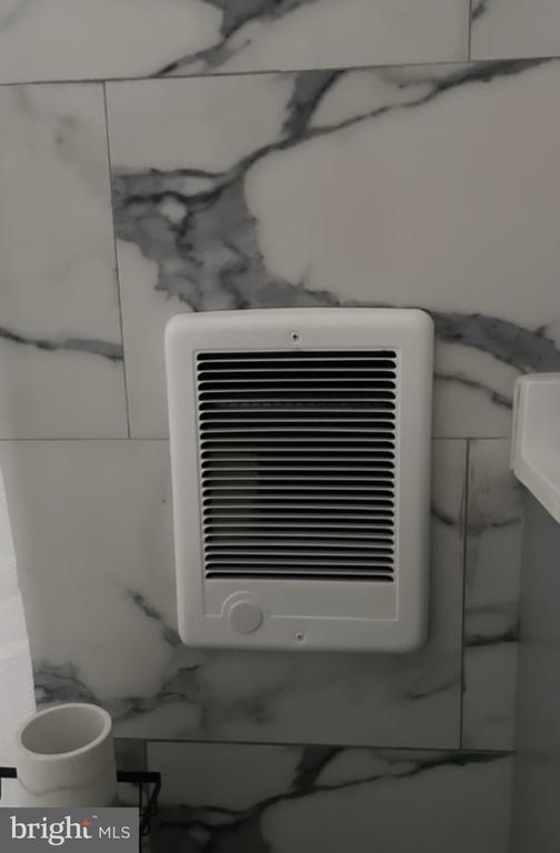 Building Photo - 4087 Lancaster Ave