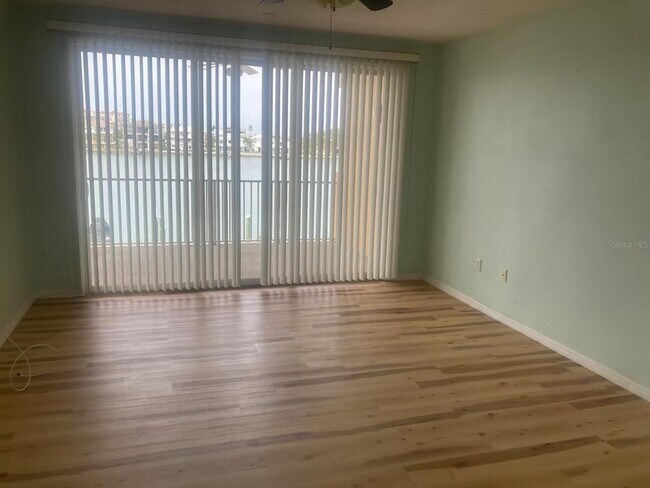 Building Photo - 692 Bayway Blvd