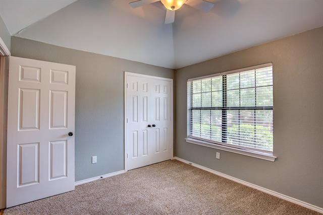 Building Photo - 3914 Meadow Dr